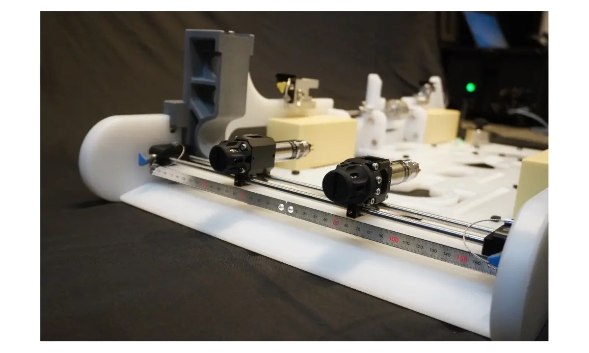 オプション機材特徴 ラインレーザーやスケールユニットで構造物の寸法測定