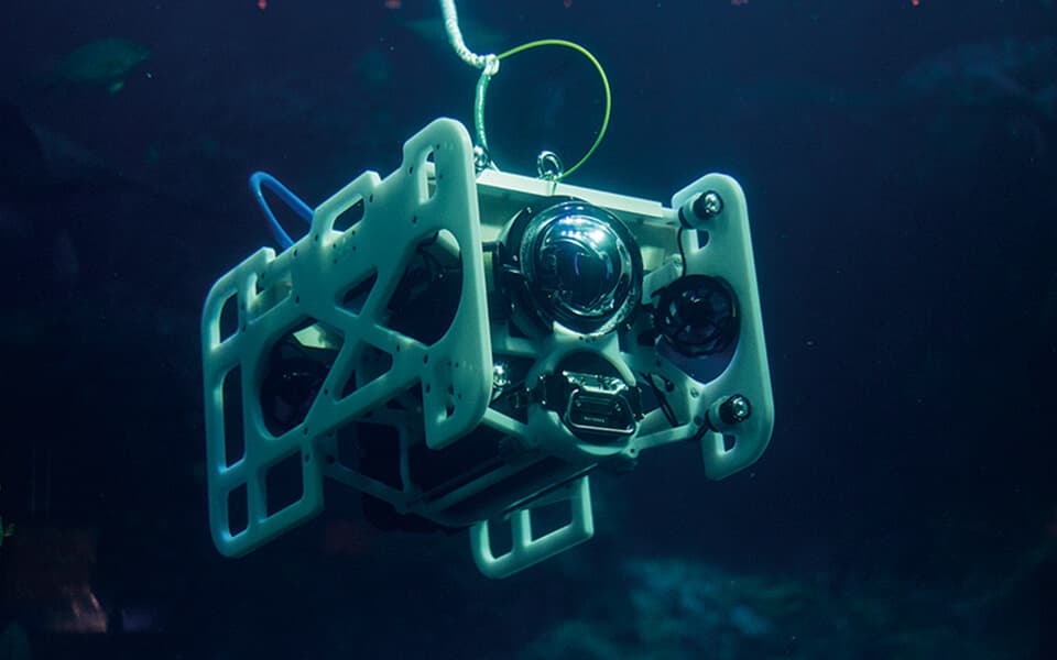 Underwater drones (ROVs) that can dive to depths of up to 300 meters