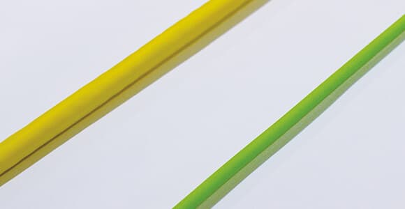 Ultra-thin optical cable that is resistant to tidal currents