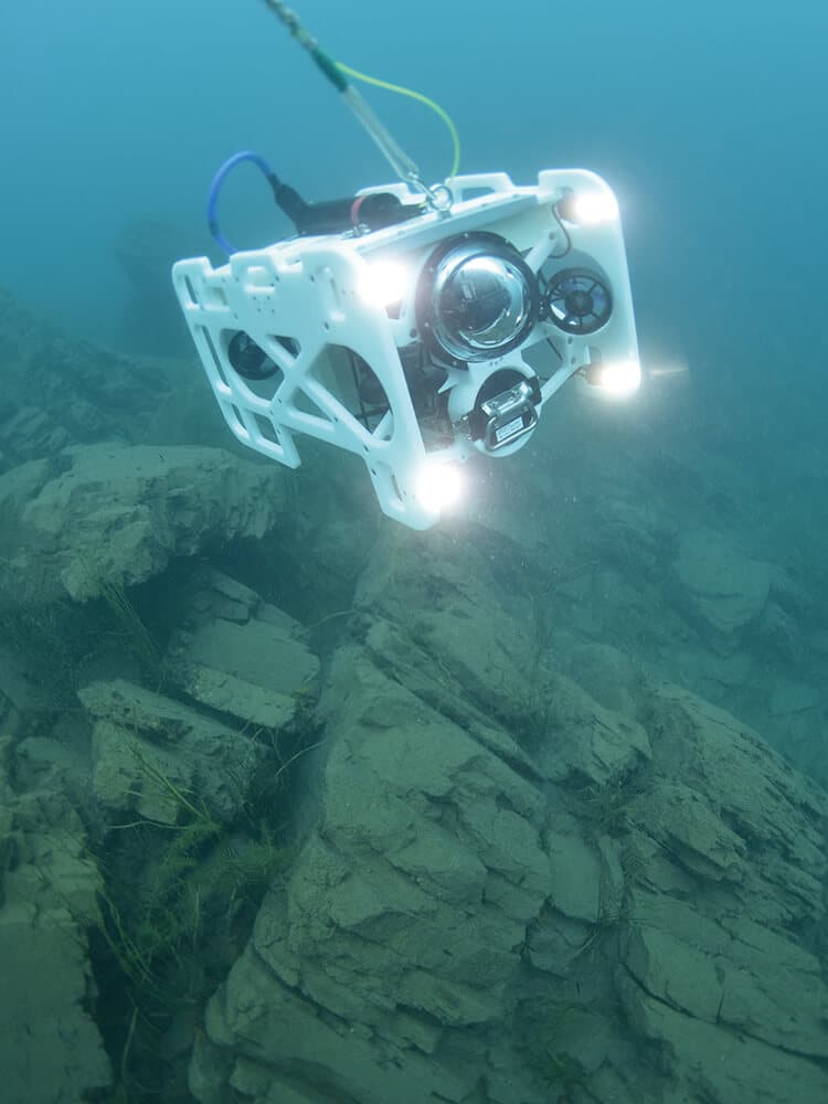 Japanese-made underwater drone DiveUnit300